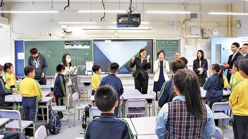 大(da)埔浸小(xiǎo)在(zai)各方(fang)支援下恢復面授(shou)課堂　蔡若蓮：體現教育溫度